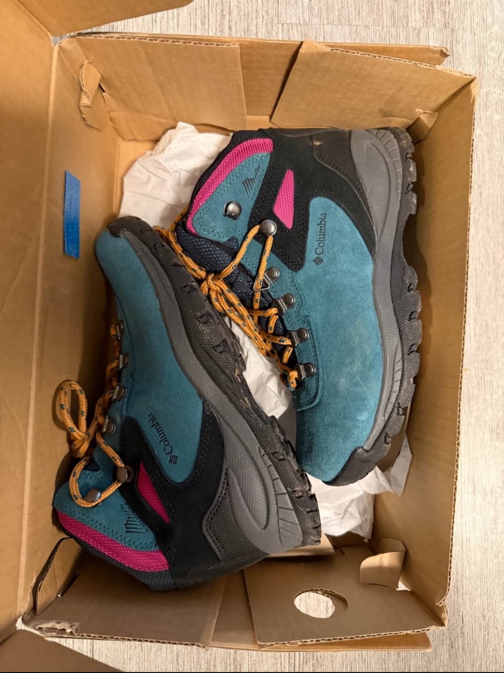 NWOT Columbia Hiking Boots